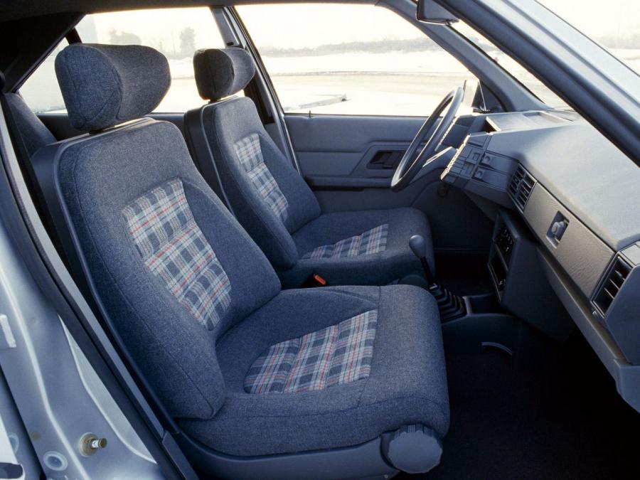 Интерьер Citroen BX Leader 1984 года  (фото 4 из 4)